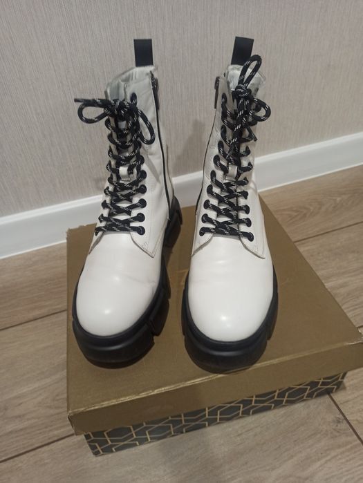 Демісезонні шкіряні черевики жіночі