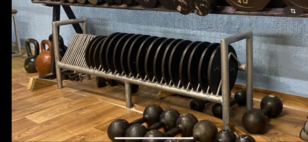 Гантелі, штанги, лава для жима