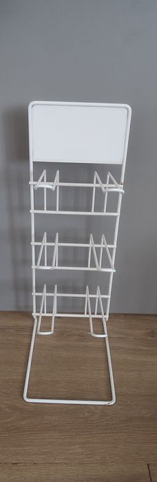 Haki stojaki ekspozytory na baterie i nie tylko