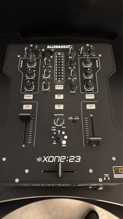 Mesa Mistura Allen&Heath Xone:23 - 2 Canais