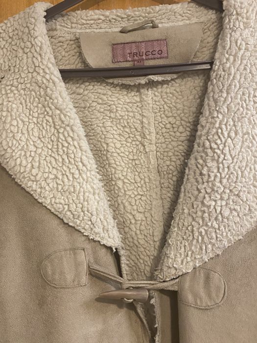 Casaco em eco pele e pelo interior