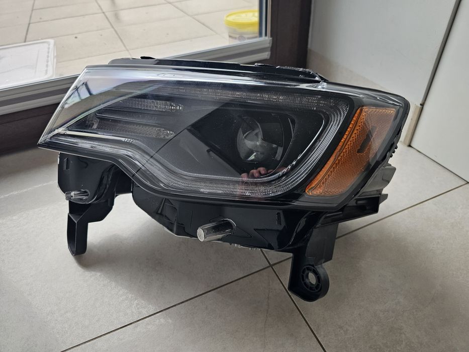 Lampa xenon Jeep Grand Cherokee WK2  USA
