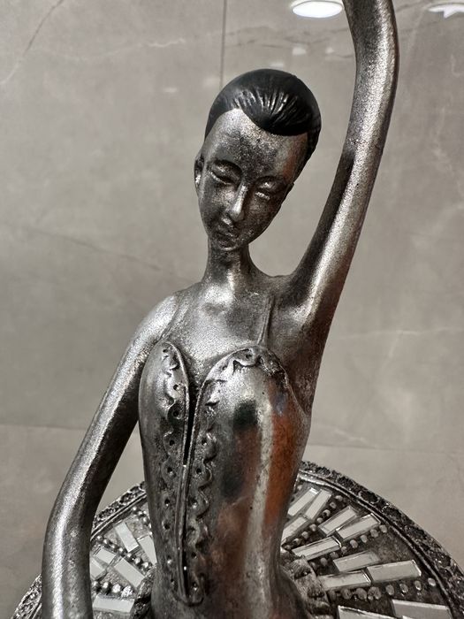 Baletnica na pointach figurka statuetka tutu paczka balet