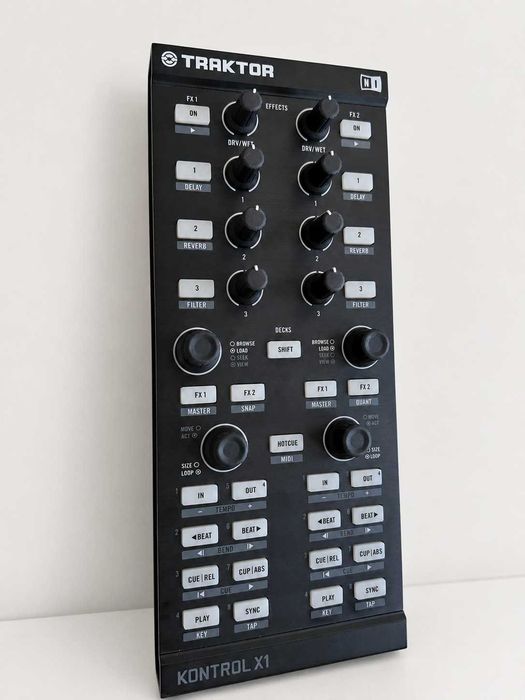 Native Instruments Traktor Kontrol X1 MK1 Controlador DJ
