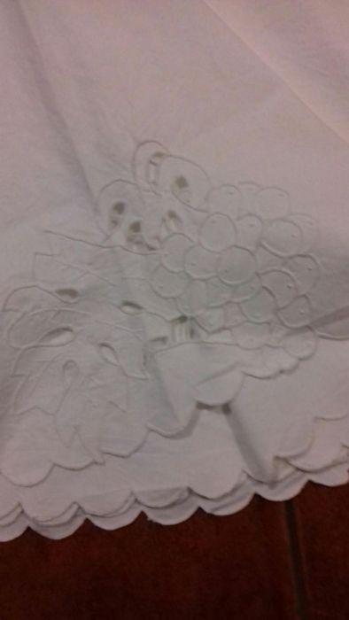 Embroidered Tablecloth425814148881459207