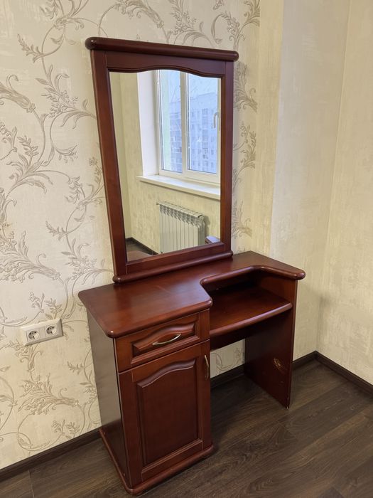 Ліжко деревʼяне 1,6 х 2,0 з матрасом + тумбочки