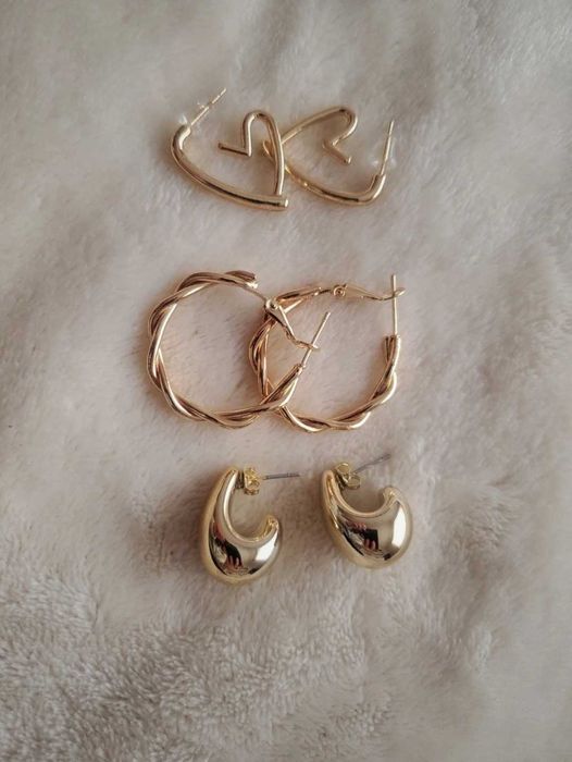 Brincos dourados novos