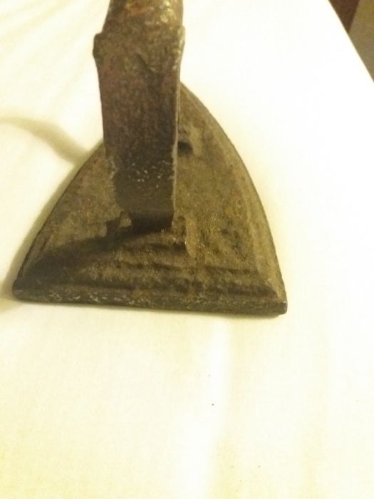 Ferro muito antigo com mais de 100 anos