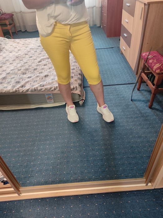 Яскраво- жовті джинсові ,бріджи  46 розмір