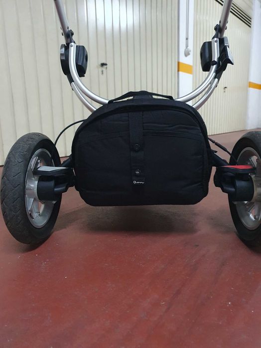 Mala de apoio ao carrinho quinny.