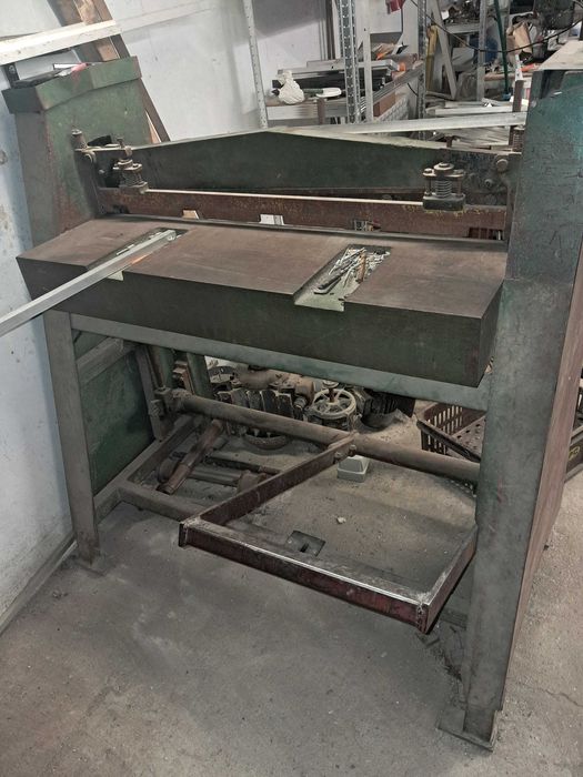 Gilotyna do blachy  nożna