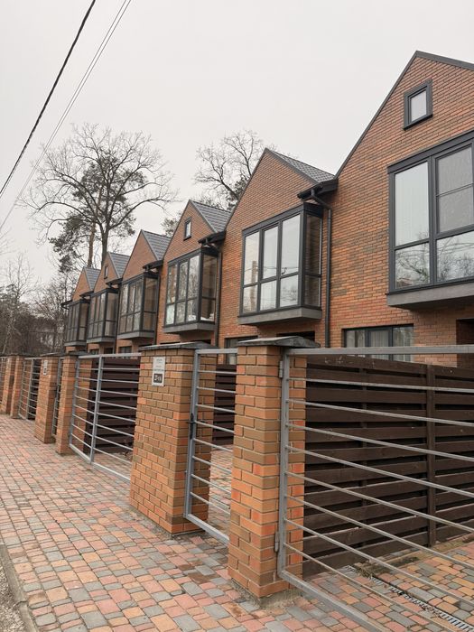 Таун Хаус в районі парку