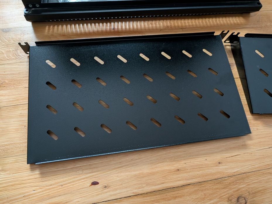 Шафа монтажна настінна CMS 9U