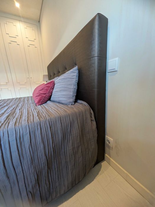 Cama de Casal com Arrumação (Sommier Elevatório) + Cabeceira Estofada – Excelente Estado