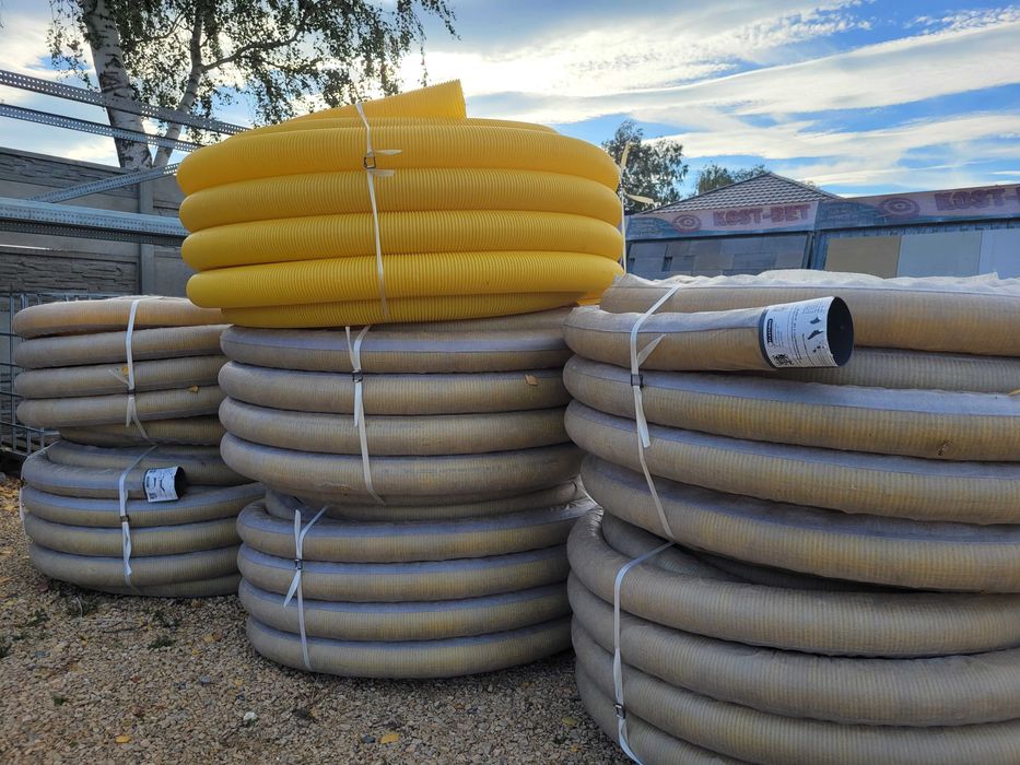 Rura drenarska fi 100 z otworami w otulinie