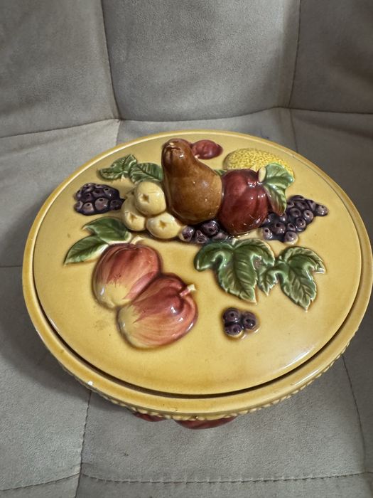 Винтажное керамическое блюдо маджолика с крышкой