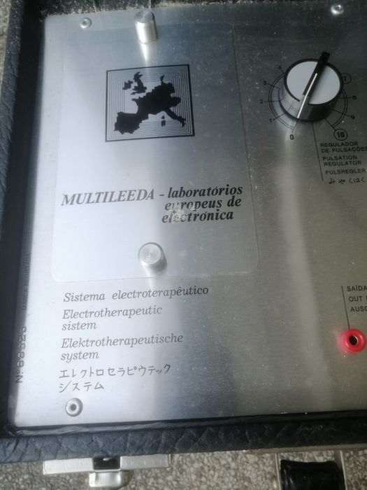 Mala de sistema electroterapêutico muito antiga