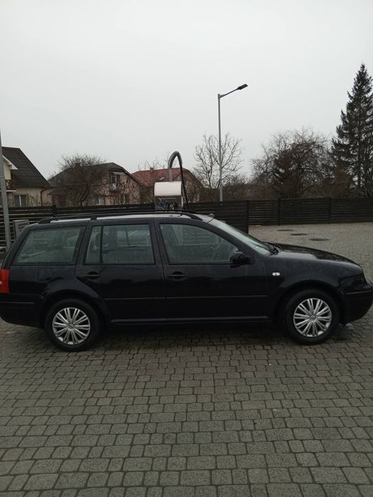 VOLKSWAGEN Golf 1.4 чорний pacific