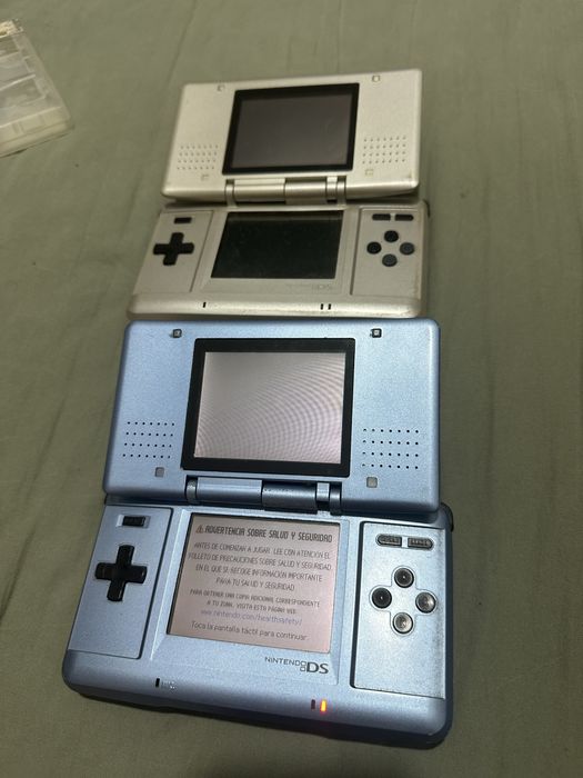 Nintendo DS (Fat/NTR-001) x 2 + Carregador