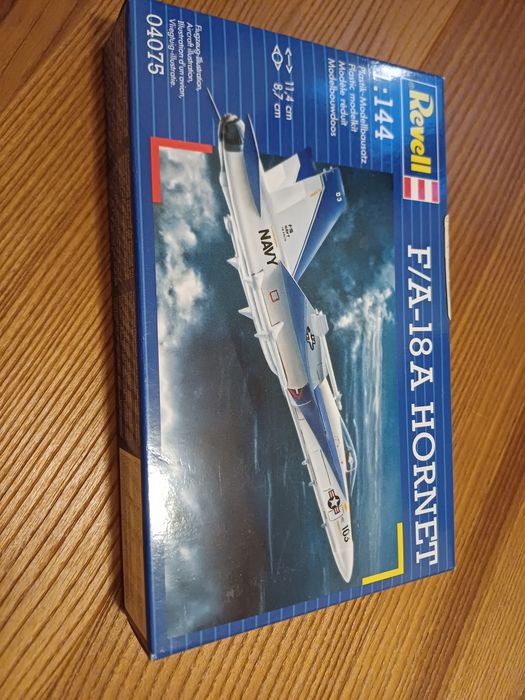 Revell F/A-18A Hornet 1:144 – model do sklejania 04075 – kompletny