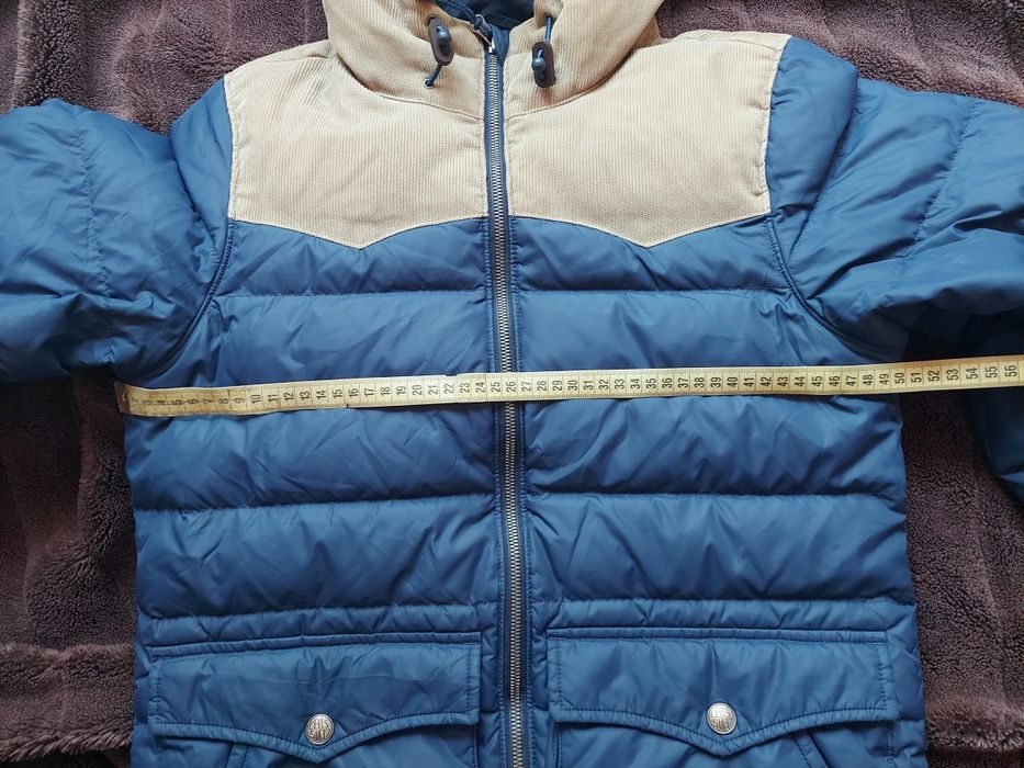 Куртка пуховик фірми levis strauss оригінал 

Розмір по бірці: S

Стан