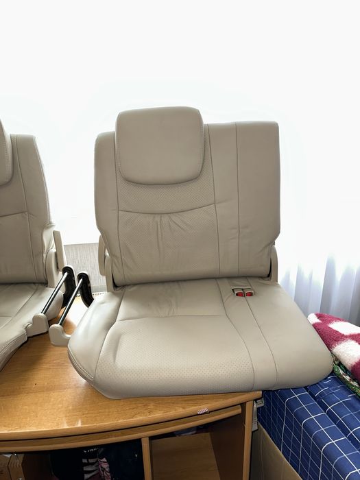 Сидіння третього ряду для Land Cruiser, Lexus