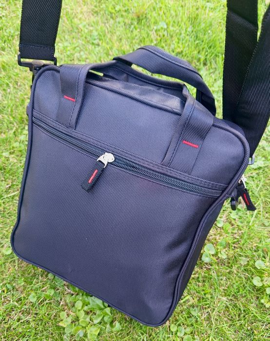 Czarna torba sportowa męska na dokumenty do pracy