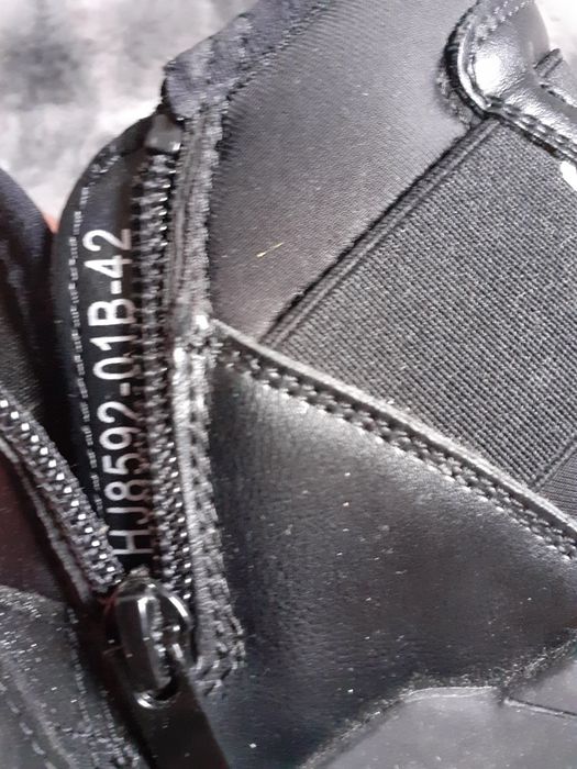 Nowe buty rozmiar 42 eleganckie i stylowe