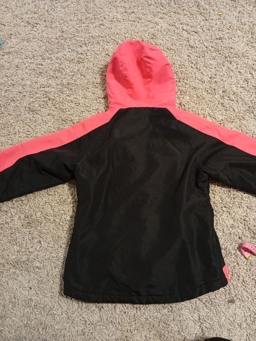 Куртка на дівчинку