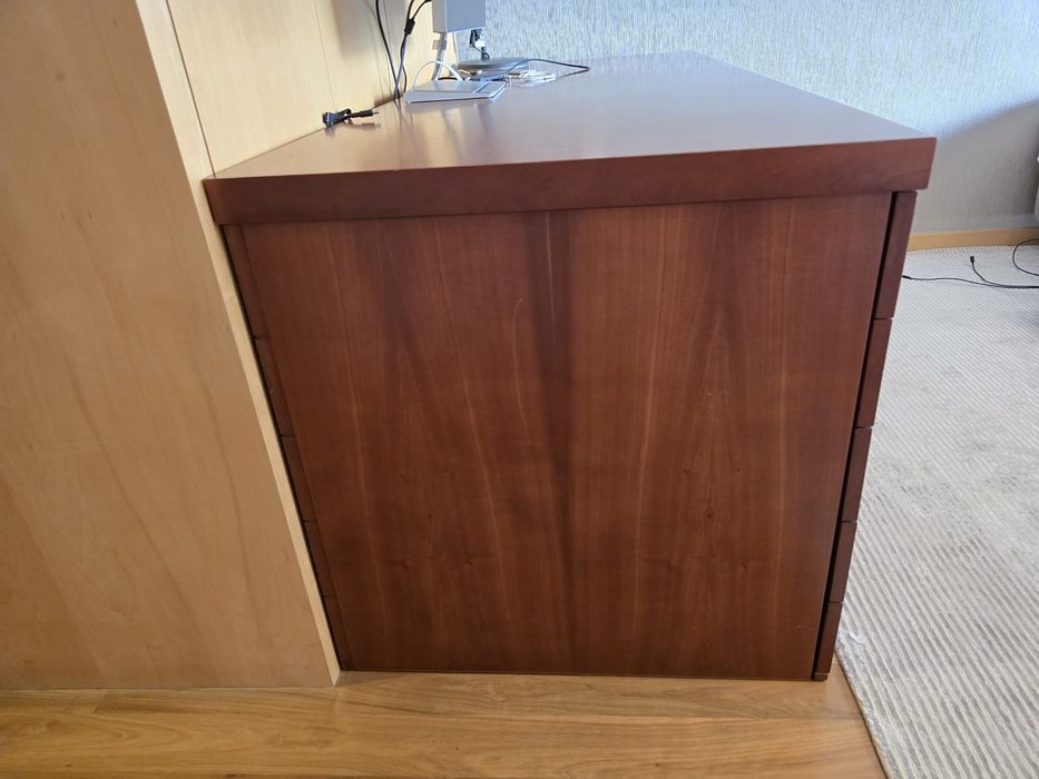 Secretária cerejeira