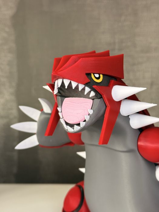 Figurka Groudon Pokemon – Druk 3D + Podstawka Diorama (20 cm)
