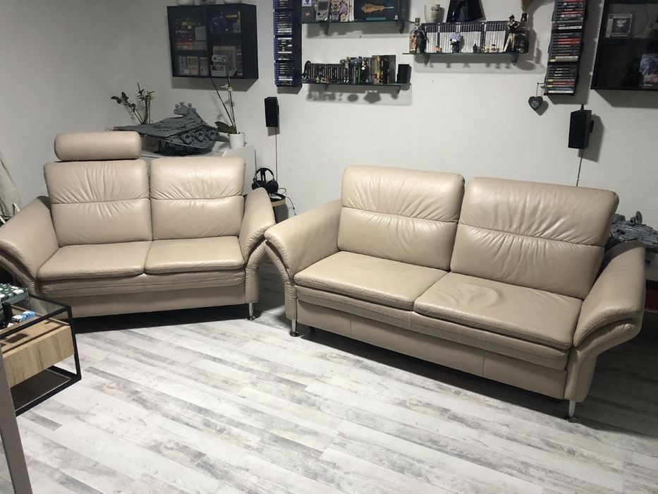 Шкірянi дивани двох та тримісний розкладний.   Німеччина