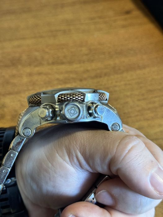 Invicta venom 31518 gold dragon