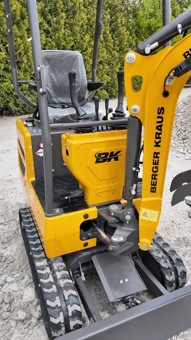 Nowa mini koparka minikoparka Berger Kraus BK900AS skrętne ramie Tania
