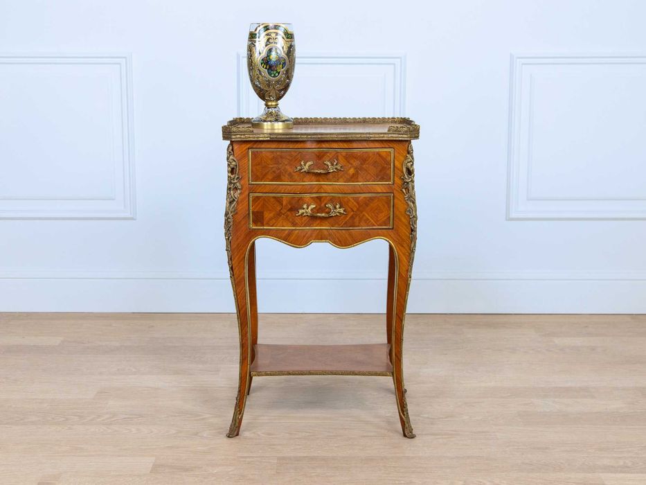 Антикварний столик, тумбочка, столик антикварный