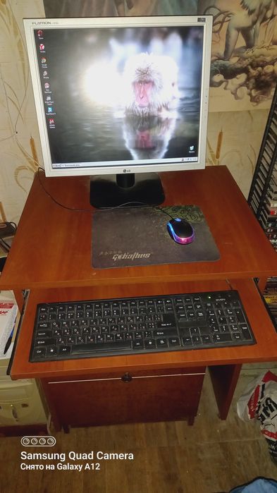 Компьютер+стол+монитор+клавиатура и мышью