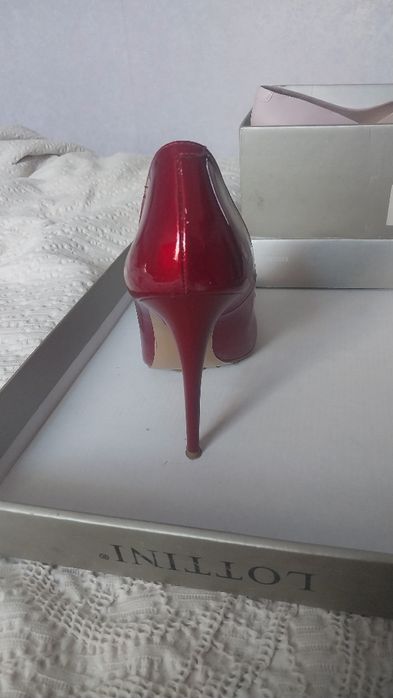 Туфлі вишневі гарні