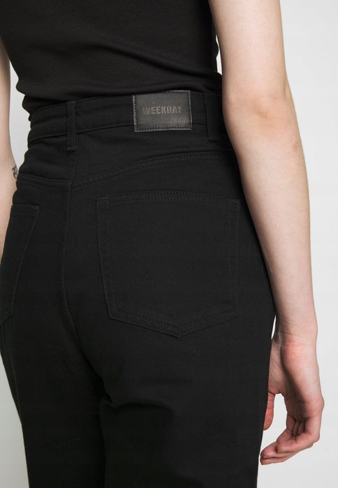 Weekday W24 L30 Spodnie Damskie Jeansy Czarne Rowe Extra D2551