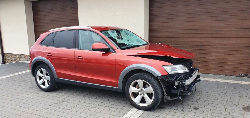 Audi Q5 2.0 Benzyna Quattro Bogate wyposażenie Salon PL Po potrąceniu jelonka