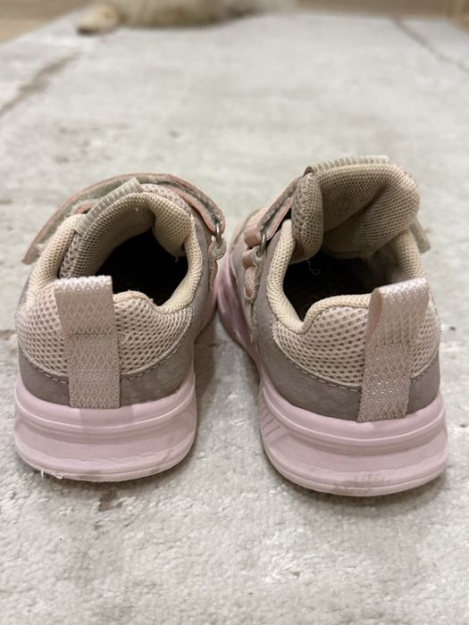 Отдам бесплатно кеды на девочку