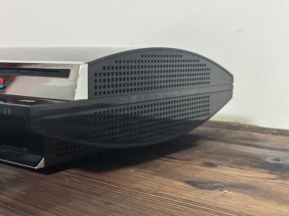Playstation 3 Fat - model CECHC04 -> możliwość odtwarzania gier z PS1, PS2, PS3.