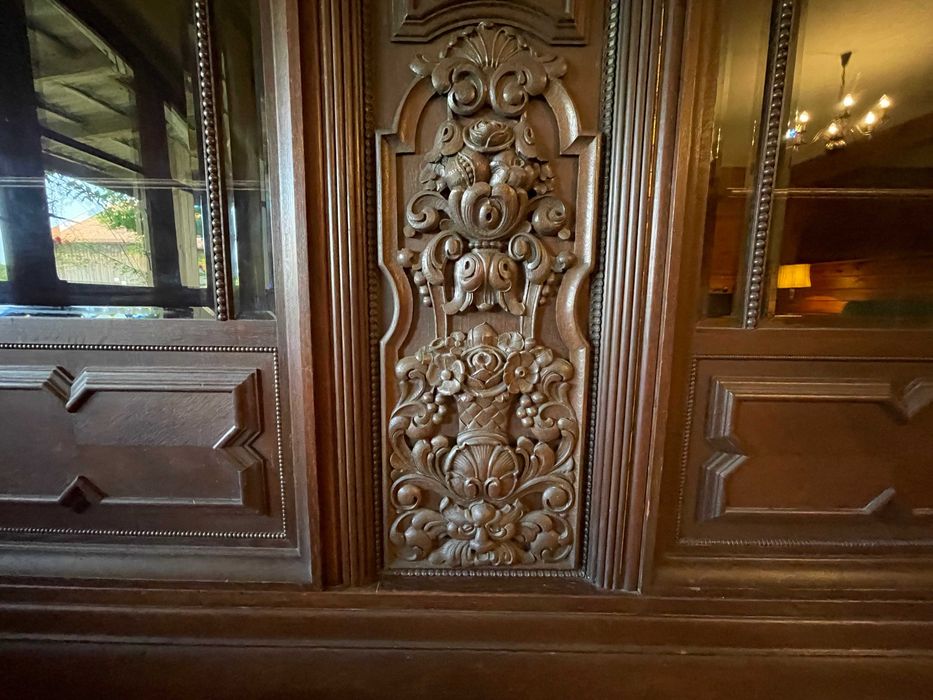 Biblioteka dębowa -Kredens antyk