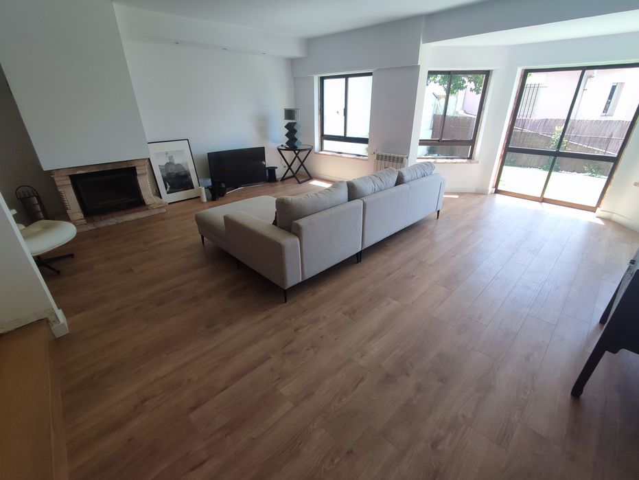 Aplicação de piso flutuante,vinílico,rodapés, ext. Anos de experiência