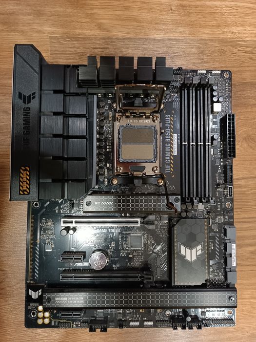 ASUS TUF Gaming B650-PLUS (AM5, DDR5) | Б/В