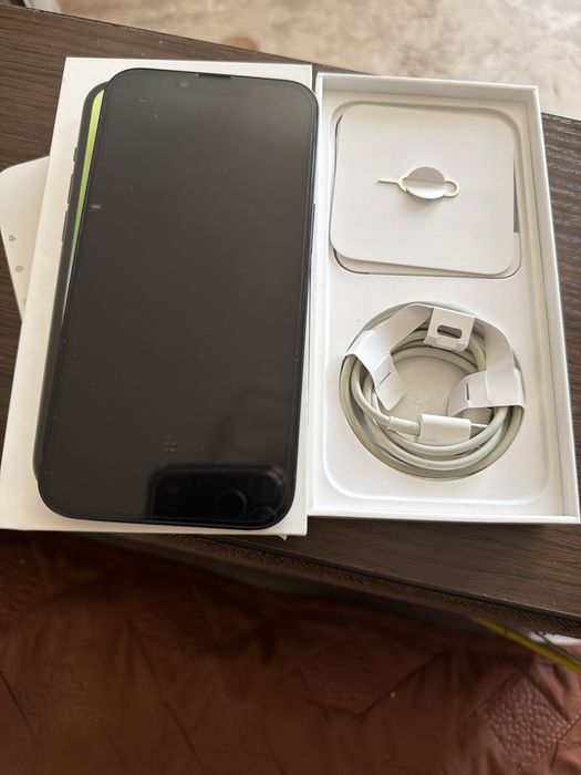 iPhone 14 б/у , батарея 80%, коробка, провід в наявності, під сімку.