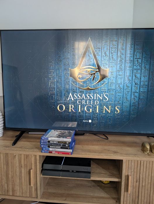 PS4 500 GB com 2 comandos + 6 jogos (como novo)