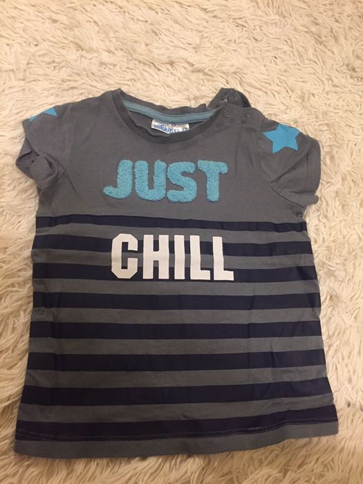 Tshirt chłopiec szara koszulka w paski z napisem Just chill 92