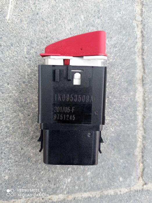 Włącznik świateł awaryjnych VW Golf V G4P11
