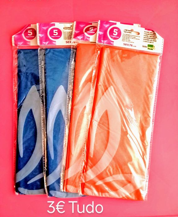 Vários artigos de papelaria e artesanato.