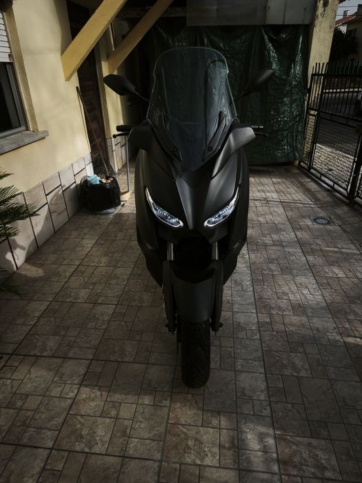 Yamaha X-Max 125cc
Us